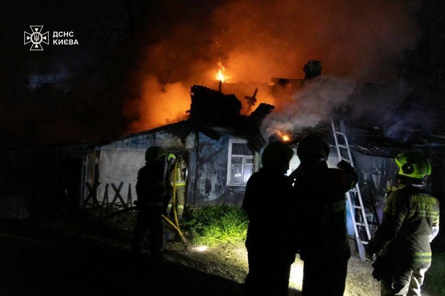Полум’я перекинулося на сусідні будинки: що сталося у Києві