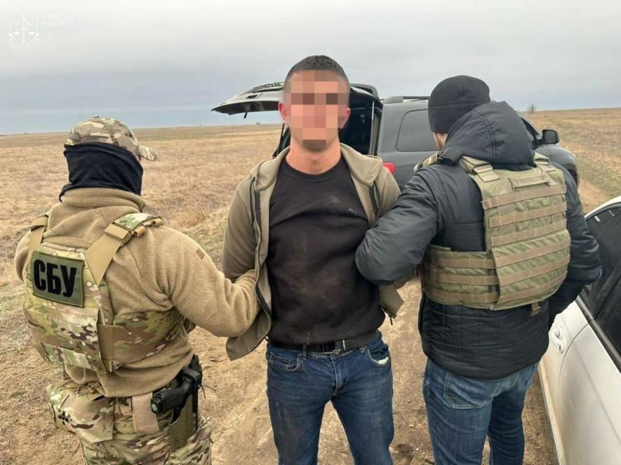 Польові дороги й тисячі доларів: на Одещині викрили схему втечі …