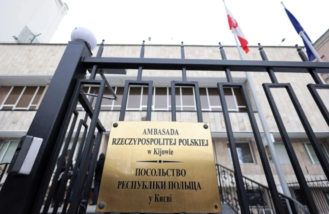 Польські дипломати лишаться у Києві, попри погрози Москви