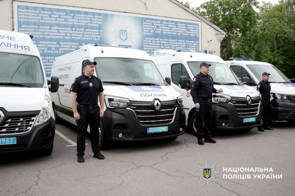 Поліцейським Черкащини передали нові автомобілі для експрес-аналізу ДНК на місці …