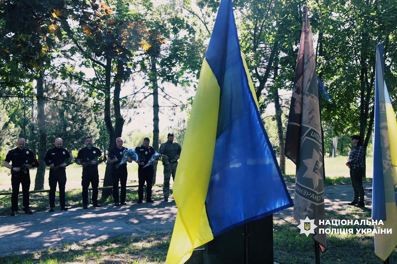 Поліцейські Запоріжжя вшанували пам’ять бійців штурмового полку «Сафарі», які загинули …