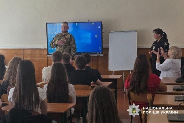 Поліцейські організували для школярів зустріч із Героєм України