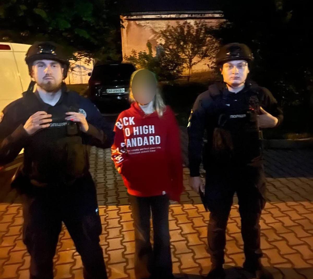 Поліцейські розшукали дівчинку, яка заблукала у Франківську