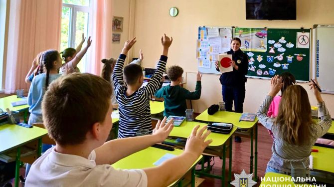Поліція Буковини провела серію уроків безпеки дорожнього руху для школярів
