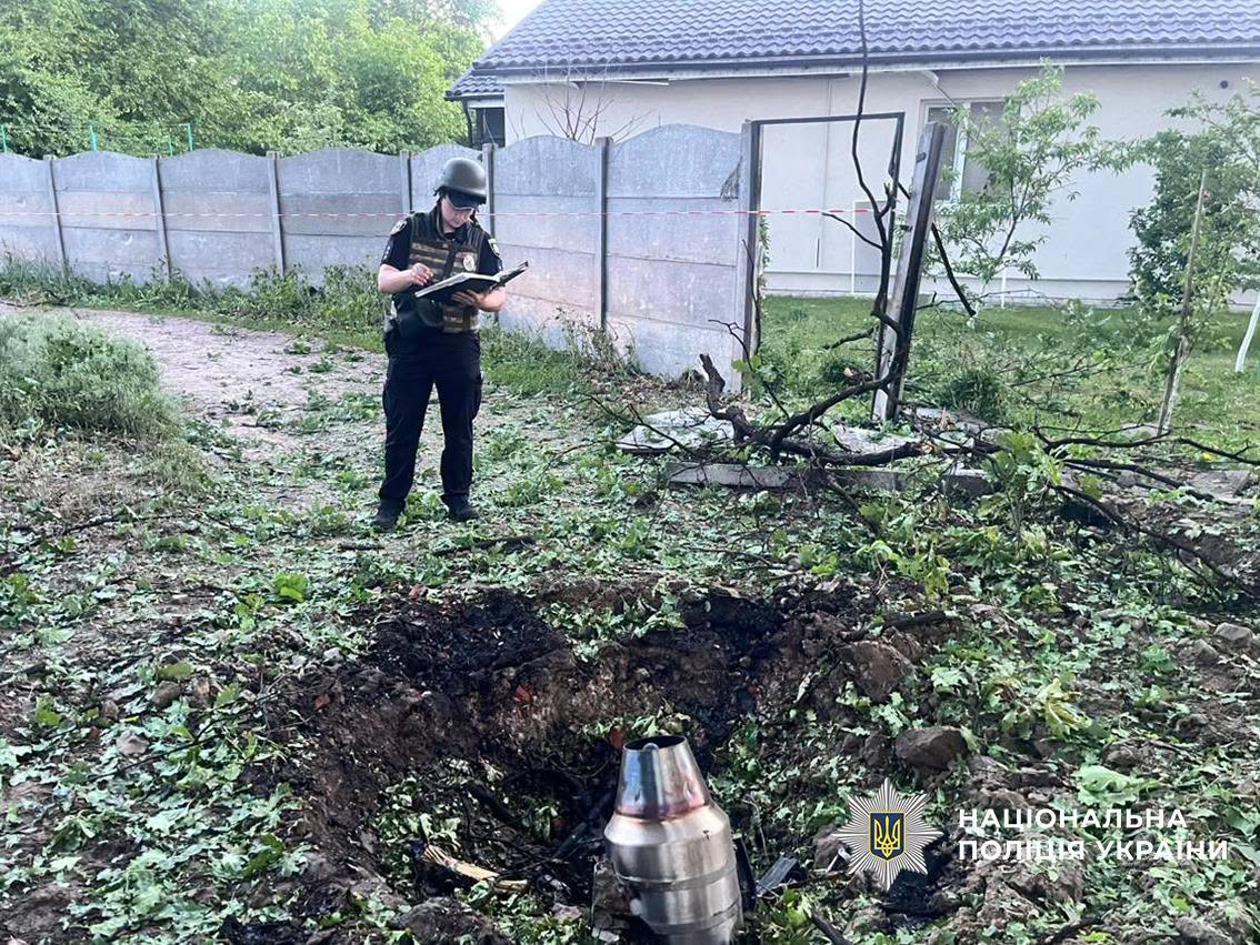 Поліція документує наслідки ударів рαшиcτських військ на Чернігівщині. ФОТО