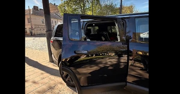 Поліція затримала злодія, який в центрі Львова обікрав позашляховик депутата …