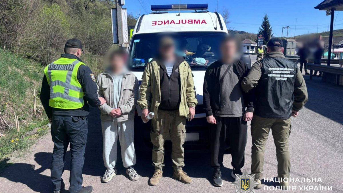 За кордон у кареті швидкої допомоги: на Закарпатті затримали групу …