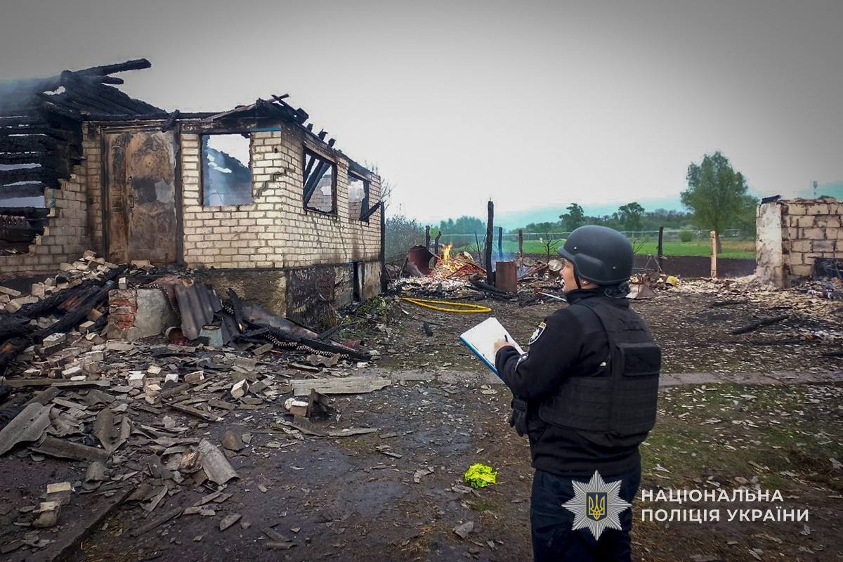 Поліція оприлюднила фото наслідків ворожих обстрілів Сумщини за добу (фото)