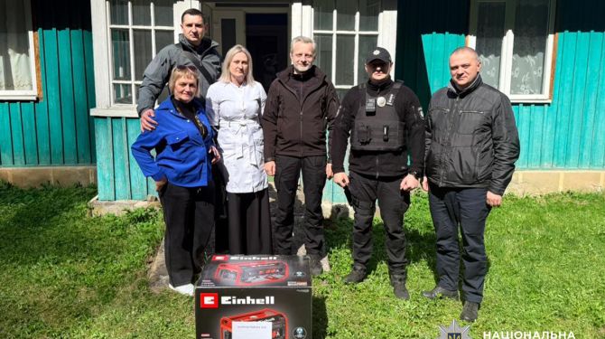 Поліція і волонтери з Німеччини передали 32 генератори громадам Буковини