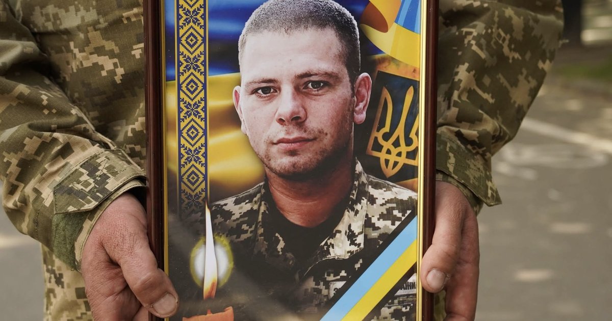 Понад рік вважався зниклим безвісти: в Ужгороді попрощалися з 22-річним …