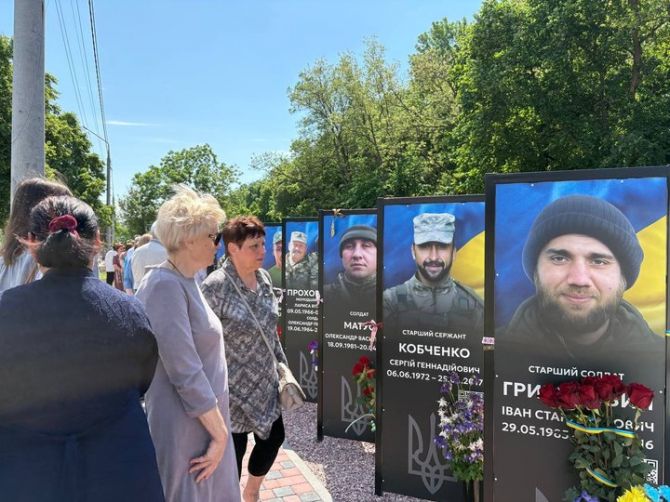 Понад сто родин загиблих військових прийшли на відкриття Алеї Слави