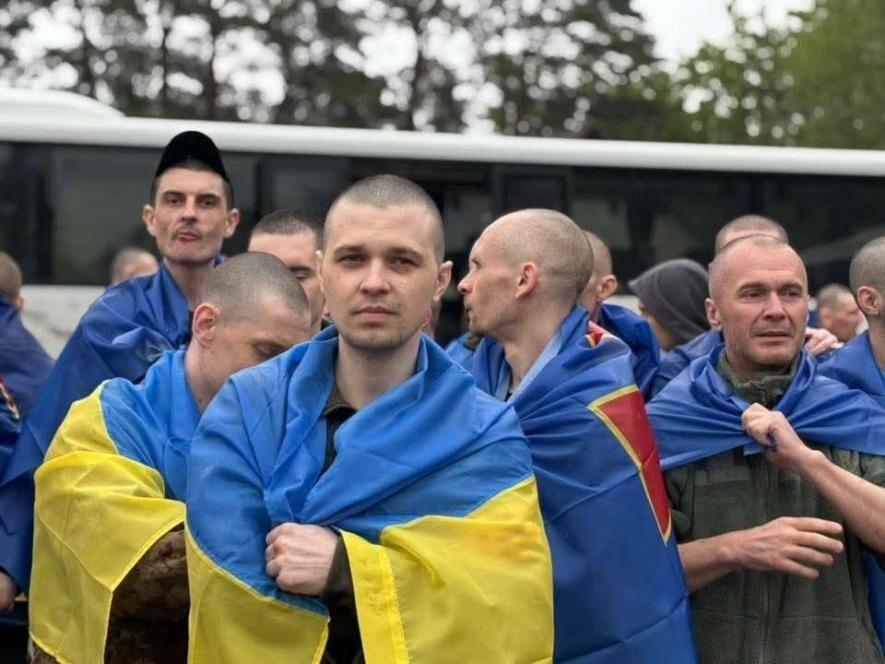 Понад чотири роки неволі: додому повернувся захисник з Чернігівщини Костянтин …