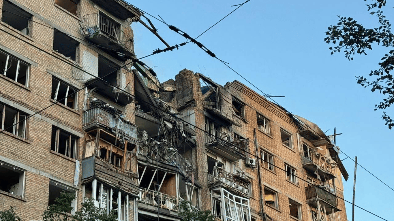 Понад 50 ракет і 700 БпЛА: монітори показали мапу руху …