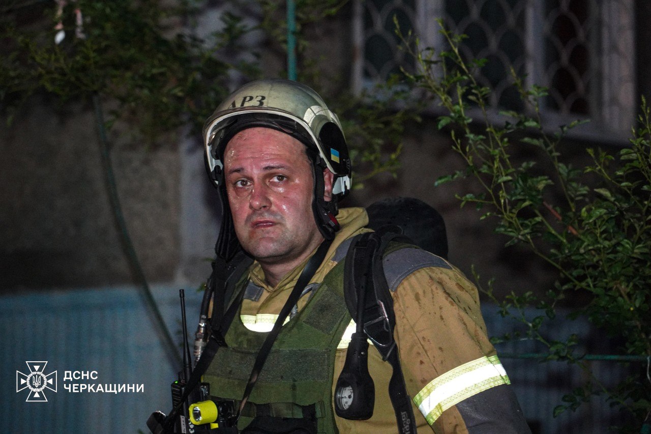 Попри повторні загрози: у ДСНС показали фото з багатоповерхівки в …