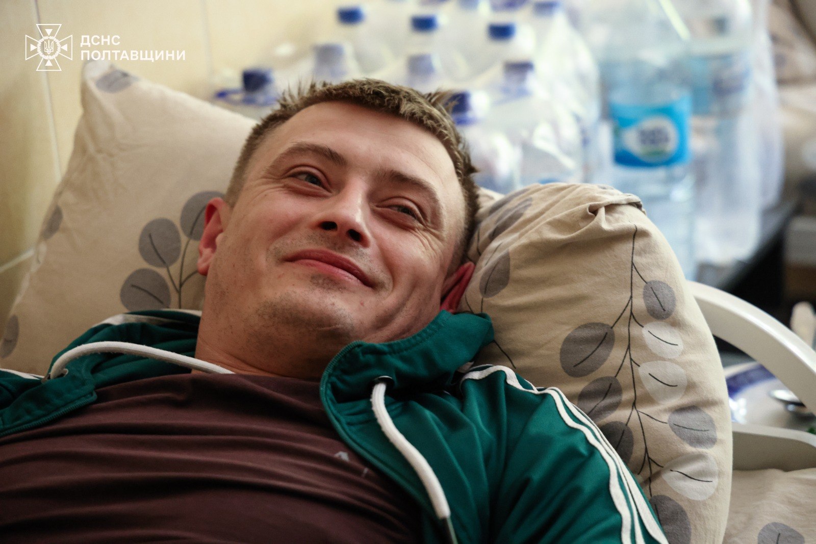 Поранених полтавських рятувальників нагородили за мужність у ліквідації наслідків обстрілу