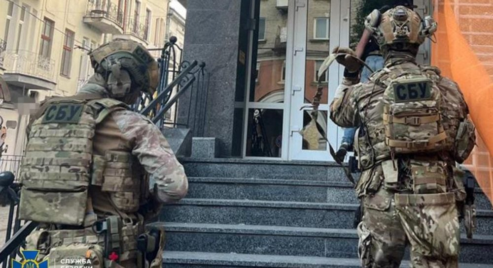 Порноскандал у поліції: за що затримано поліцейських полковників у трьох …