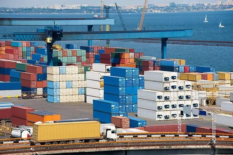 Порти України збільшили контейнерообіг на 37%