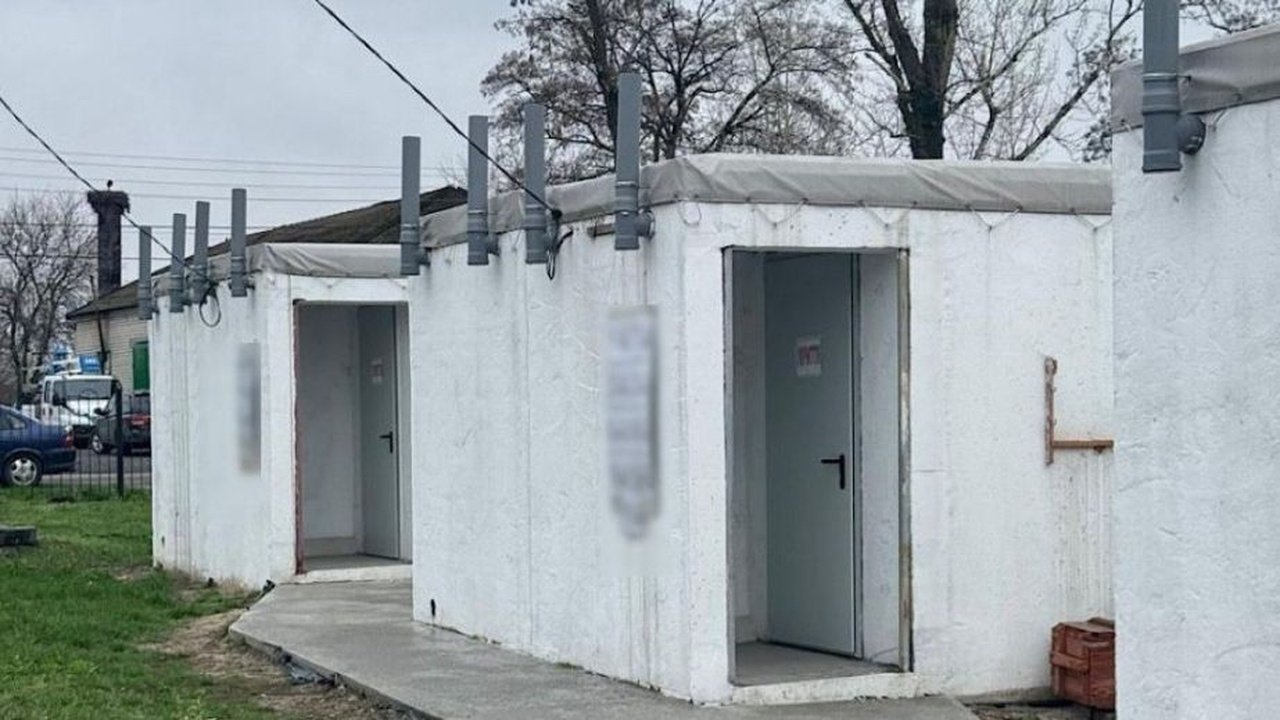 Посадовець у Павлоградському районі придбав неякісні дитячі укриття