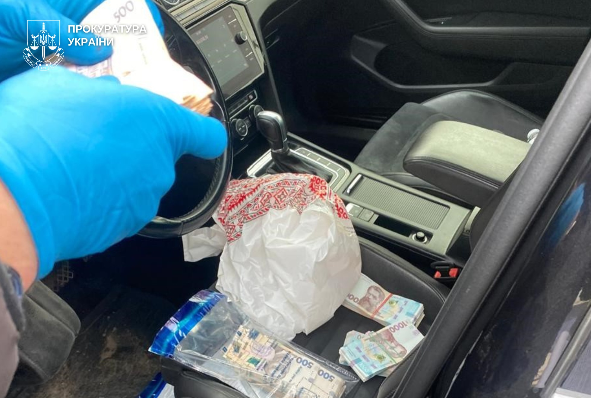 Посадовця колонії на Хмельниччині судитимуть за одержання ₴600 тисяч “відкату”