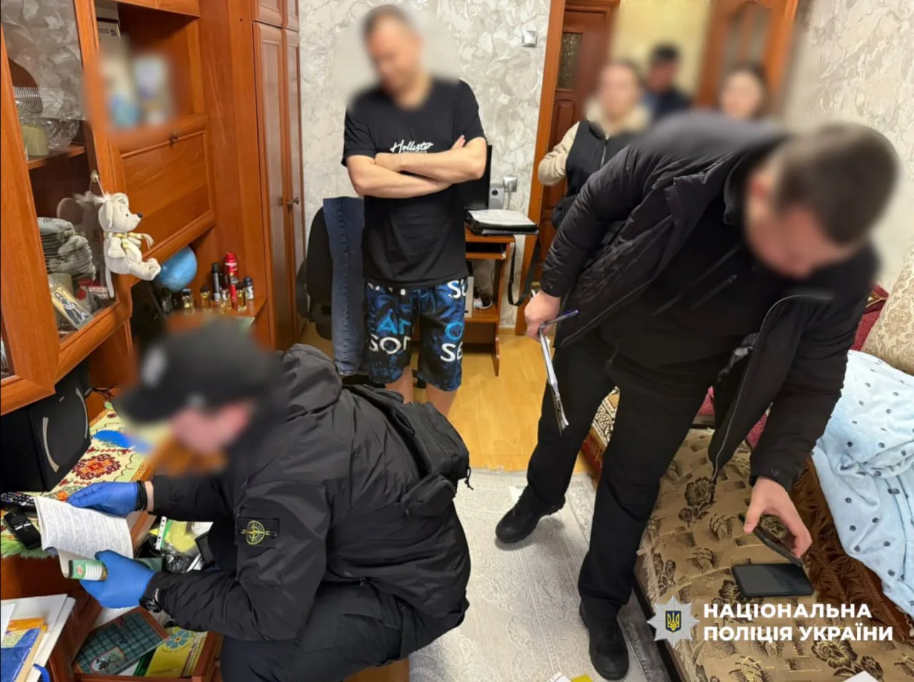 Посадовці ліцею в Луцьку заробляли мільйони на фіктивному бронюванні