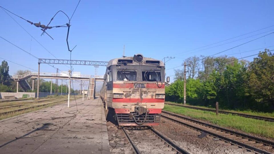 Постраждали пасажири: росіяни атакували потяг на станції Вільнянська