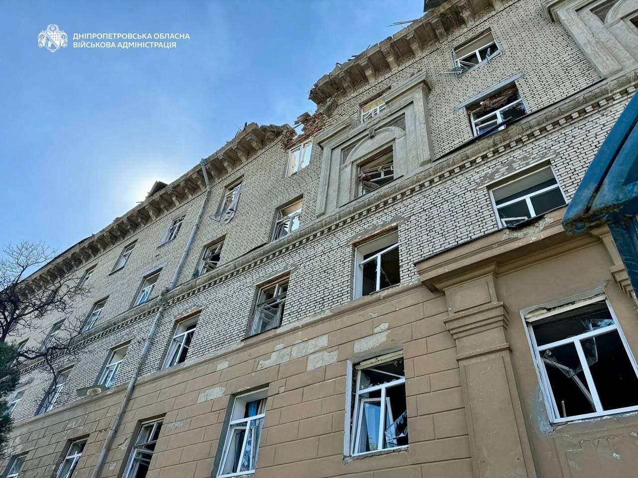 Потрощено гуртожиток, є поранені: в ОВА розповіли про наслідки вибухів …