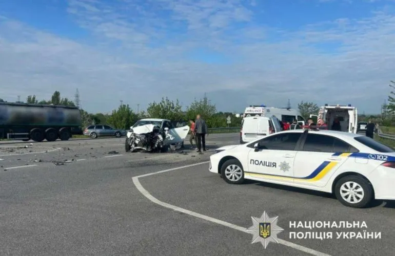 Потрійна ДТП на М-22 у Полтавщині: госпіталізовано 83-річну пасажирку