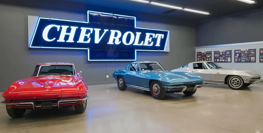 Потужне тріо: колекцію 60-річних Chevrolet оцінили в мільйон доларів (ВІДЕО)