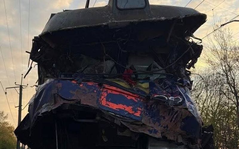Потяг Київ — Ужгород зійшов із рейок після зіткнення з …
