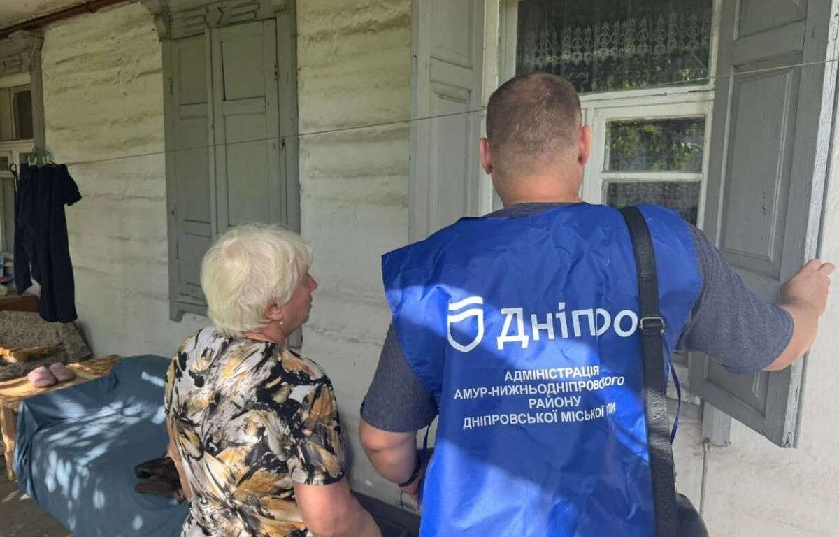 Пошкоджене майно після атаки БпЛА у Дніпрі: куди звертатися мешканцям