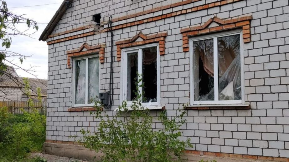 Пошкоджений будинок та інфраструктура внаслідок обстрілів Нікопольщини: ворог бив БпЛА