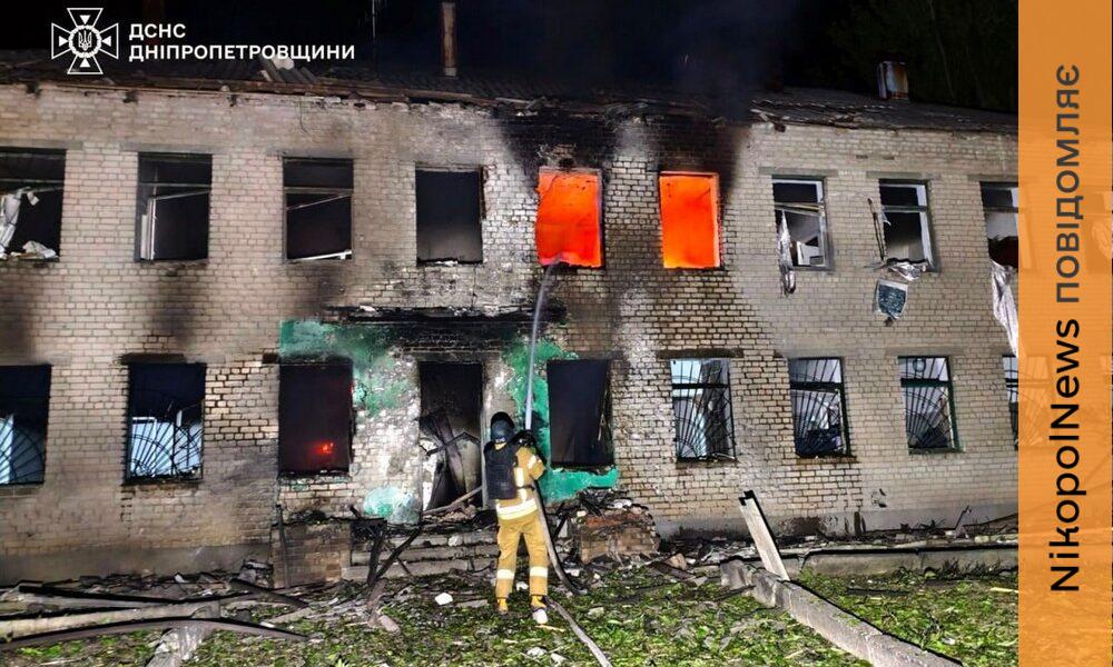 Пошкоджені багатоповерхівка та адмінбудівля, багато постраждалих: ворог атакував три райони …