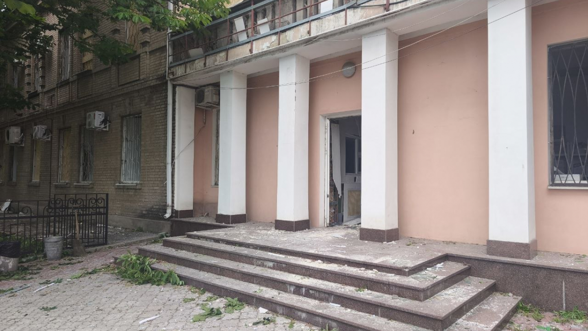 Пошкоджені будинки і забруднений ґрунт: наслідки удару по Запоріжжю 26 …