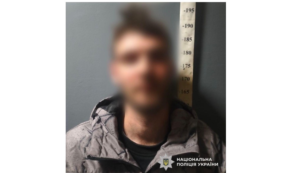 Правоохоронці взяли під варту чоловіка, який погрожував працівниці київського торгового …