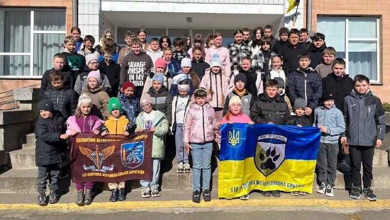 Прапори вдячності: у гімназії на Тальнівщині отримали символи незламності від …