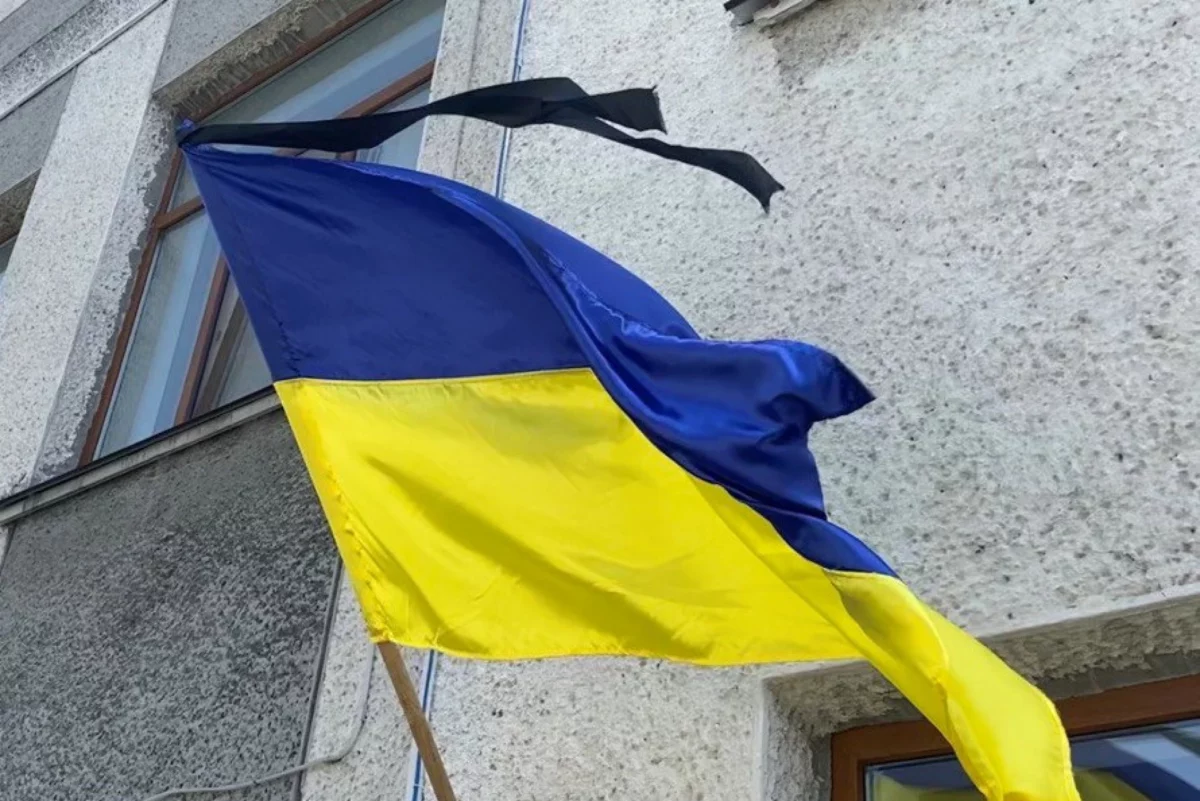 Прапори приспущено: 7 травня Дніпро вшановує пам’ять загиблих від ракетних …
