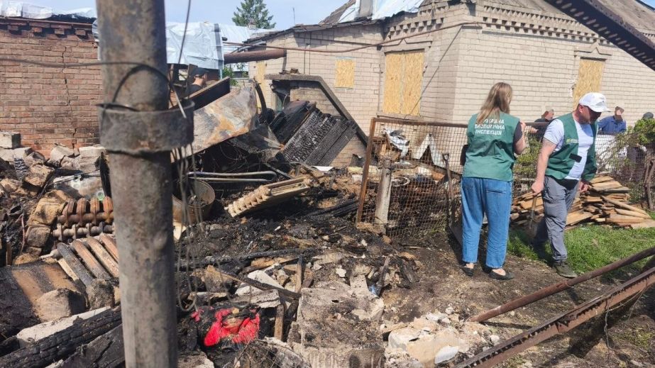 Екологи обстежили згарище після ворожого удару по Запоріжжю