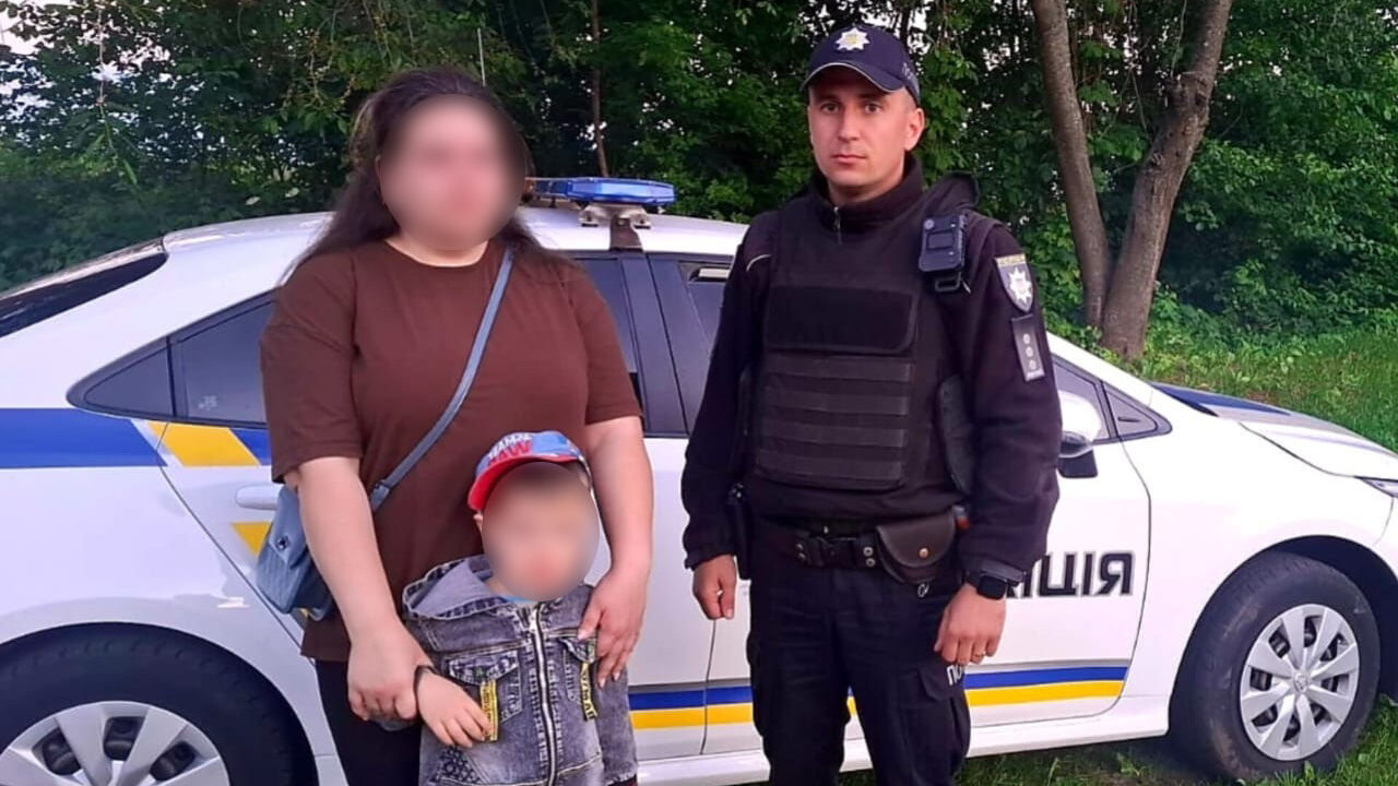 Прийшов на подвір’я до незнайомих людей: на Чернігівщині розшукали 5-річного …
