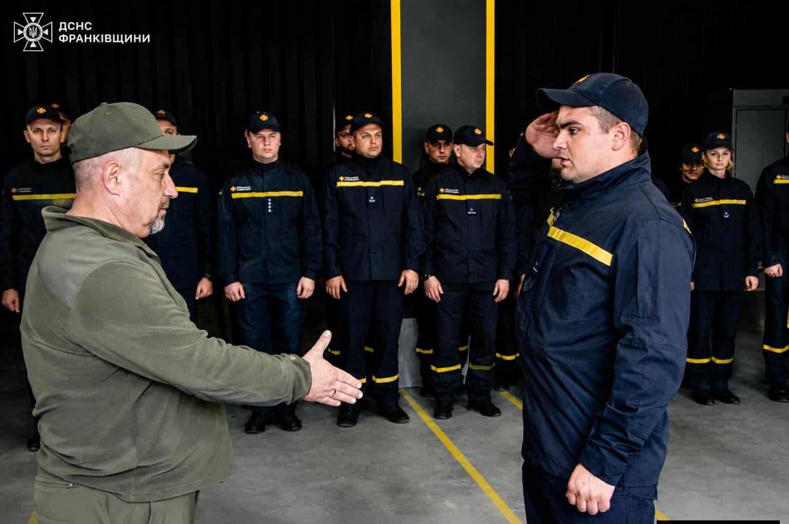 Прикарпатських рятувальників нагородили держвідзнаками — частина отримала «За оборону України» …