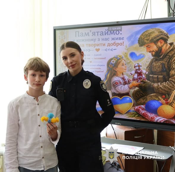 Прикарпатські поліцейські провели творчі майстер-класи для ліцеїстів до Дня вишиванки