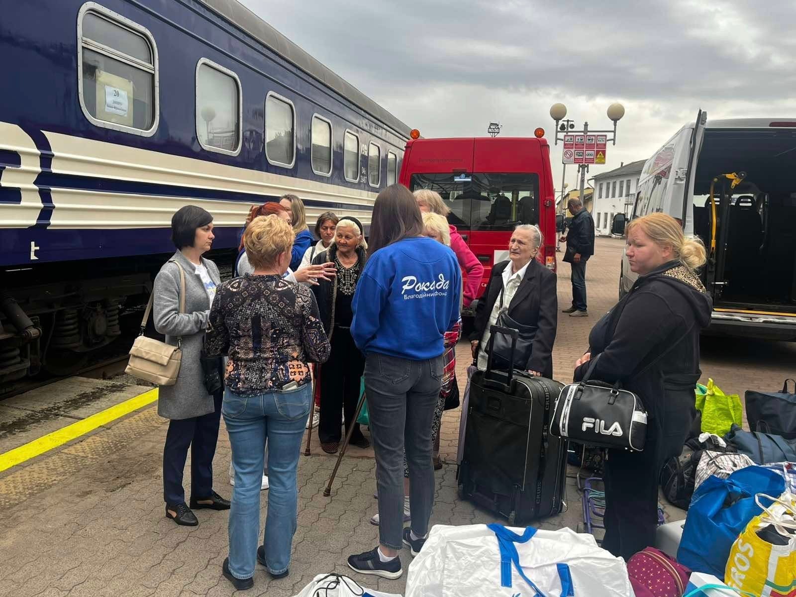 Прикарпаття продовжує приймати евакуйованих людей із прифронтових регіонів