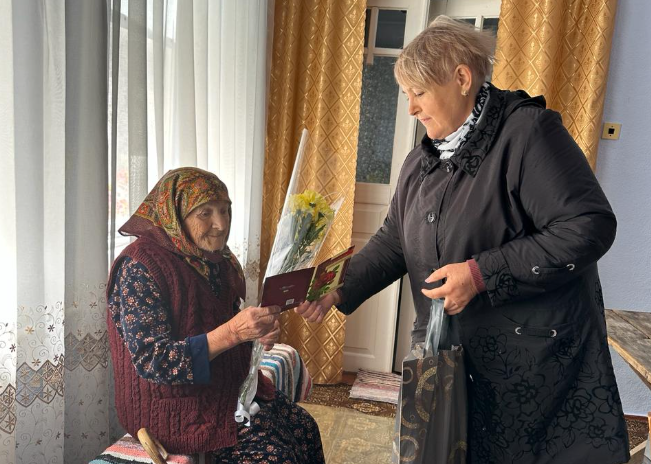 Приклад для молодого покоління: у Болградській громаді привітали 90-річну ювілярку