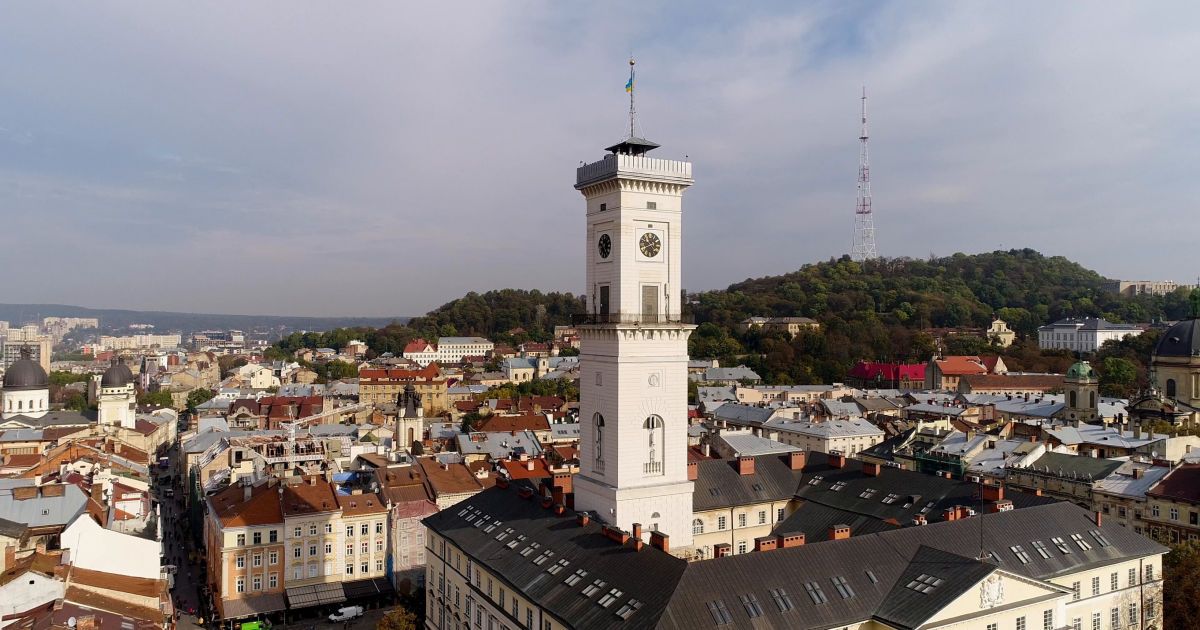 Прилетів з Австралії, щоб померти у Львові: 42-річний чоловік вистрибнув …