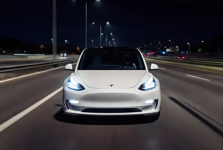 Пробіг Tesla FSD Supervised у Європі перевищив 20 мільйонів кілометрів