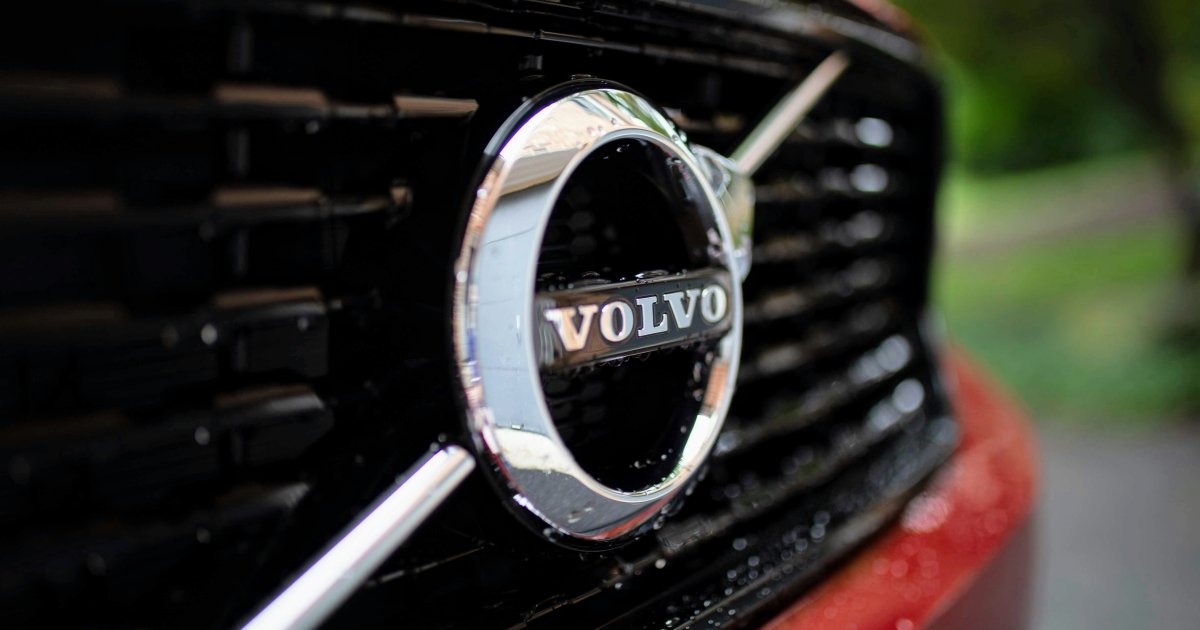 Продажі Volvo Cars впали на 10% за останні три місяці