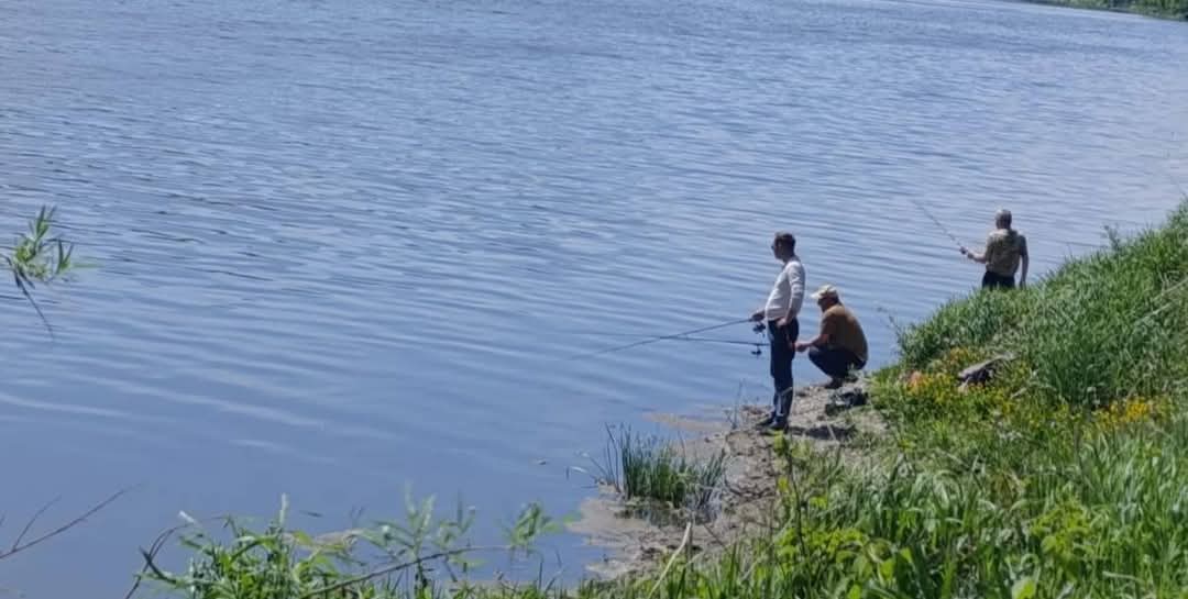 Психологічне розвантаження на Дністрі: у Заліщицькій громаді організували ветеранську риболовлю