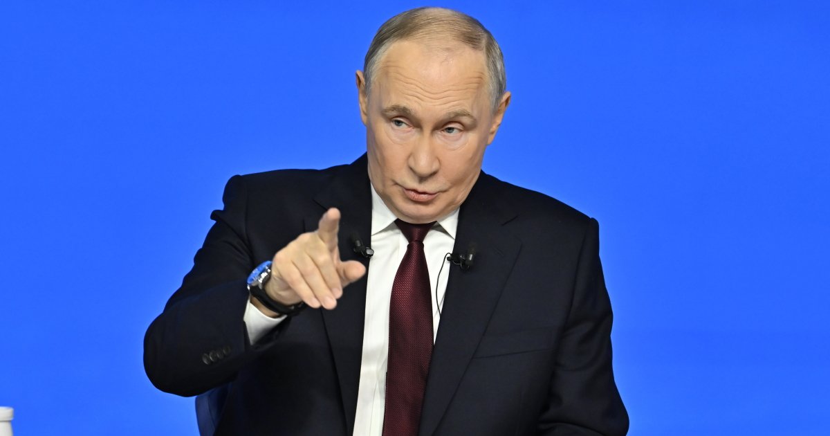Путін заявив, що готовий зустрітися із Зеленським у третій країні, …
