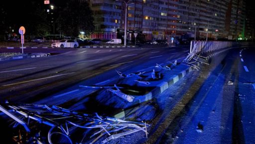 У Харкові п'яний водій на Lexus влетів у паркан