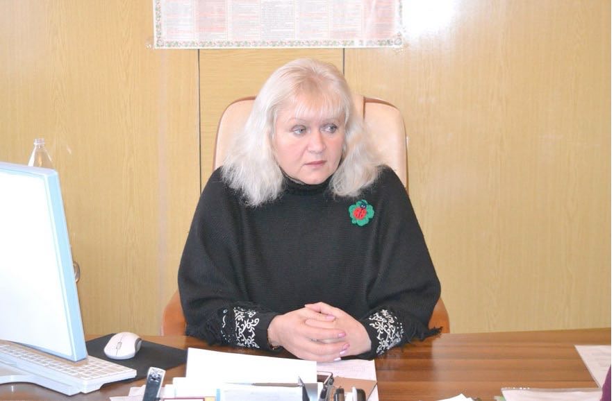 Підозрювана в корупції адептка сепаратизму Олена Нандриш продовжує працювати на …
