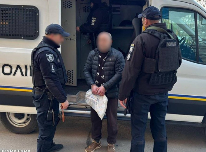 Підозрюваного у вбивстві біля супермаркету в Сумах відправили під варту